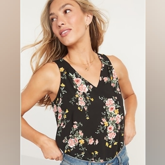 Old Navy Tops - Old Navy black floral sleeveless v-neck top Size: L